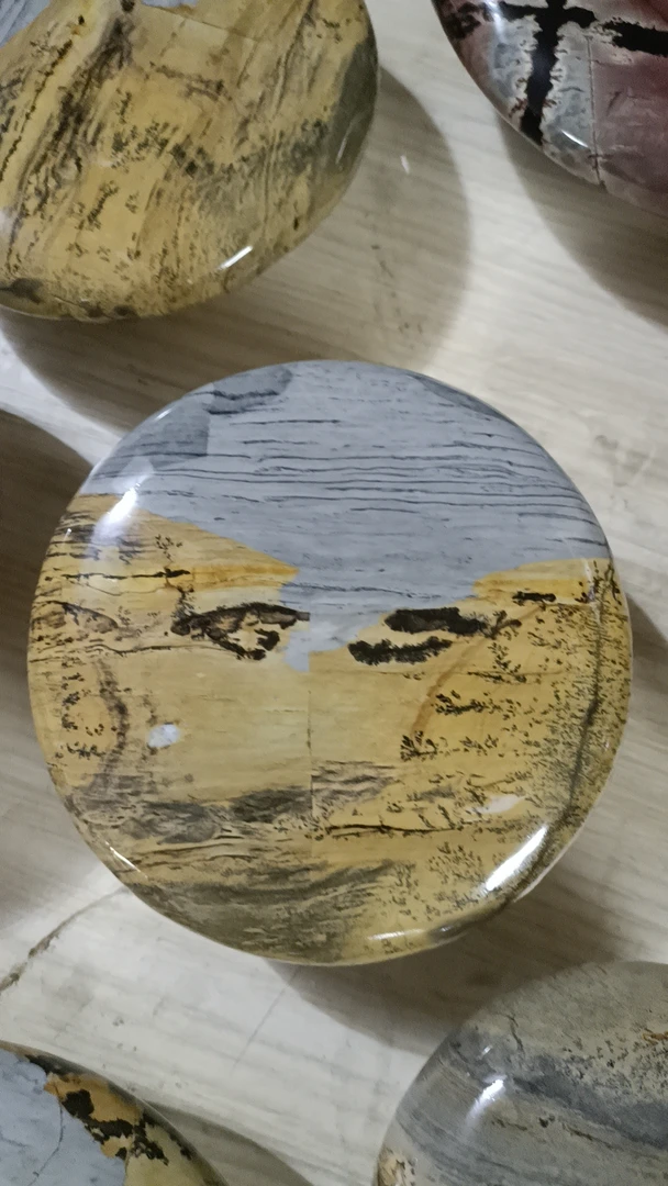 天然纹理图案清晰的广西国画石家居办公室装饰摆件