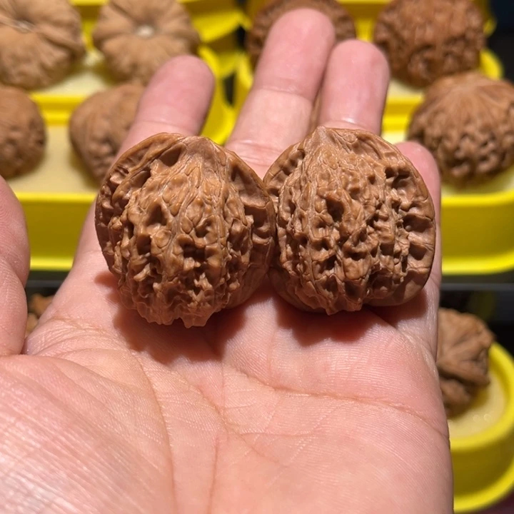 飞***高吊坠桃核多刺全品福利