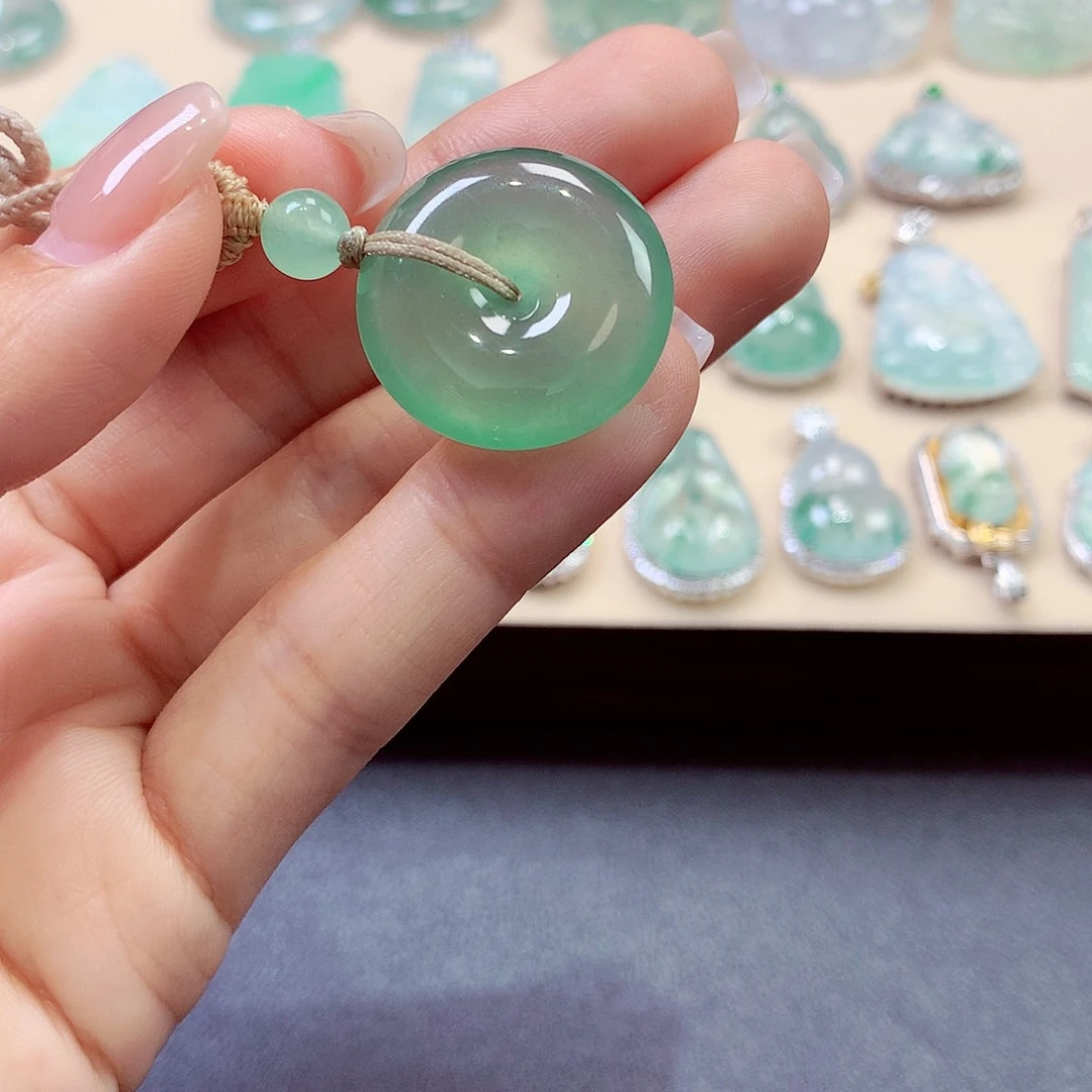 翡翠未镶嵌颈饰雨*翡翠