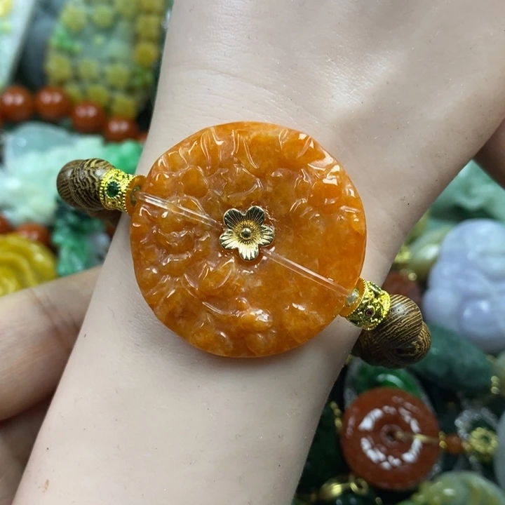 翡翠未镶嵌吊坠(赠链)