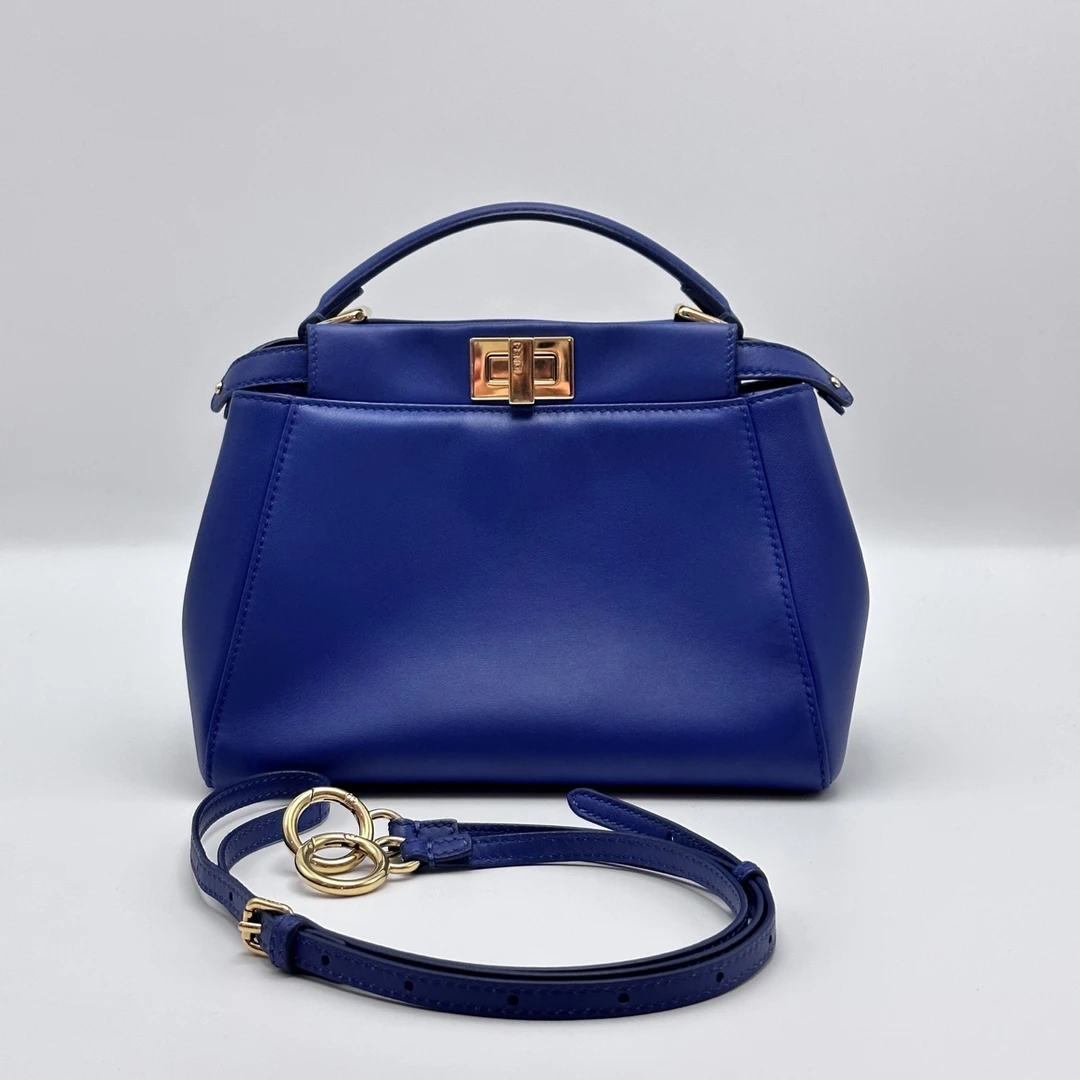 95新 FENDI/芬迪 蓝色金扣Peekaboo小号手提斜挎包 41448