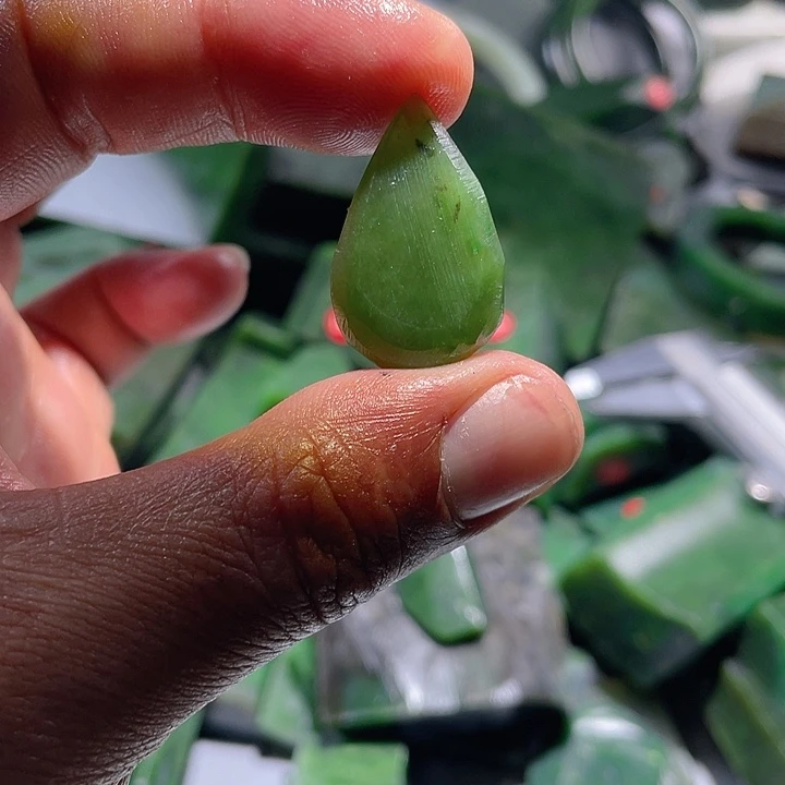 和田玉（碧玉）未镶嵌手镯