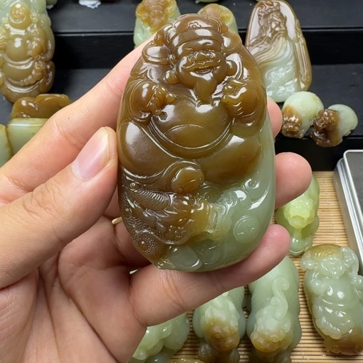 吾***岁未镶嵌和田玉把件