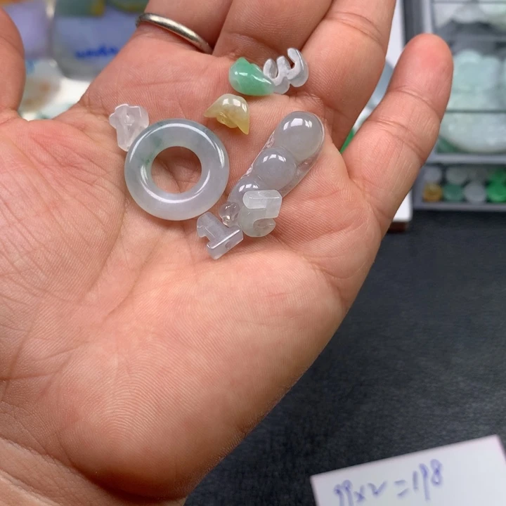 翡翠未镶嵌颈饰枯**叶不退不换