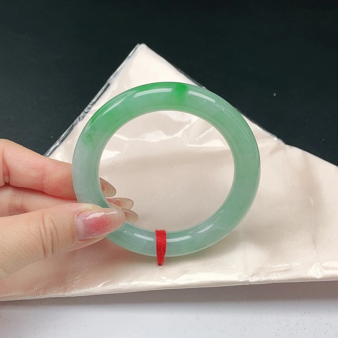 翡翠手镯未镶嵌翡翠313