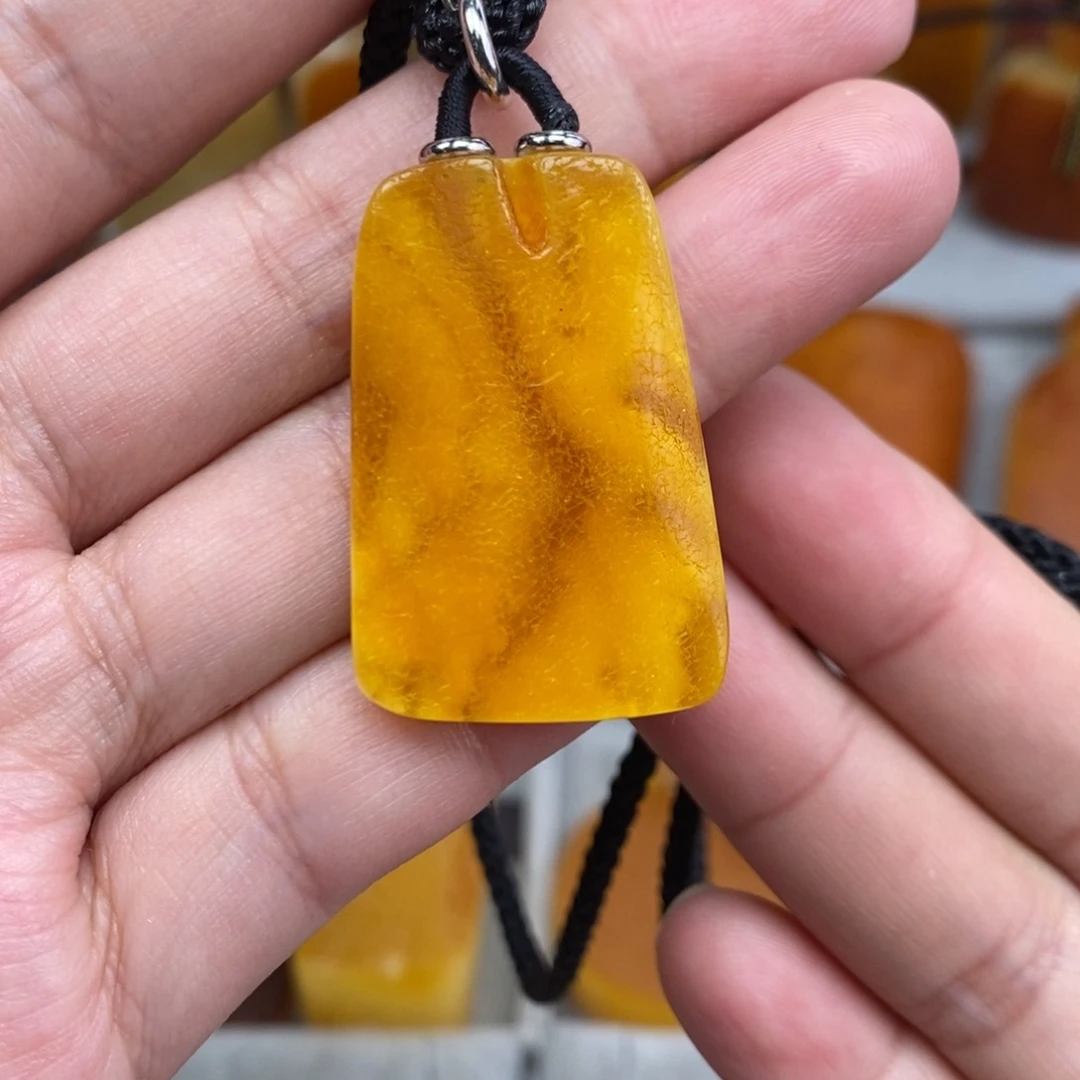 琥珀吊坠(赠链)未镶嵌