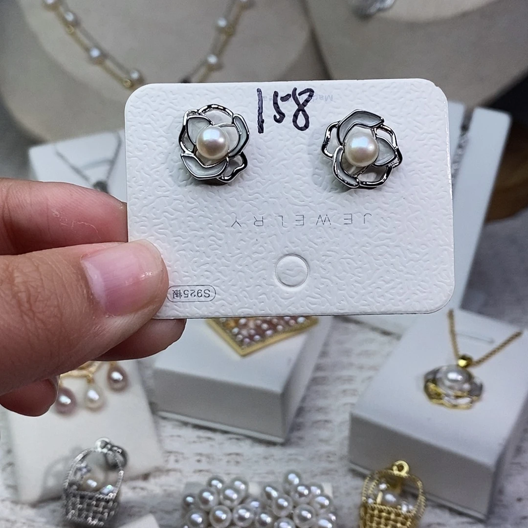 淡水珍珠银S925镶嵌耳饰