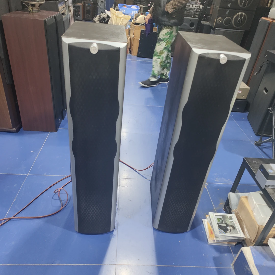 8新 JAMO/尊宝 二手尊宝X8落地箱一对，出声，不带线材