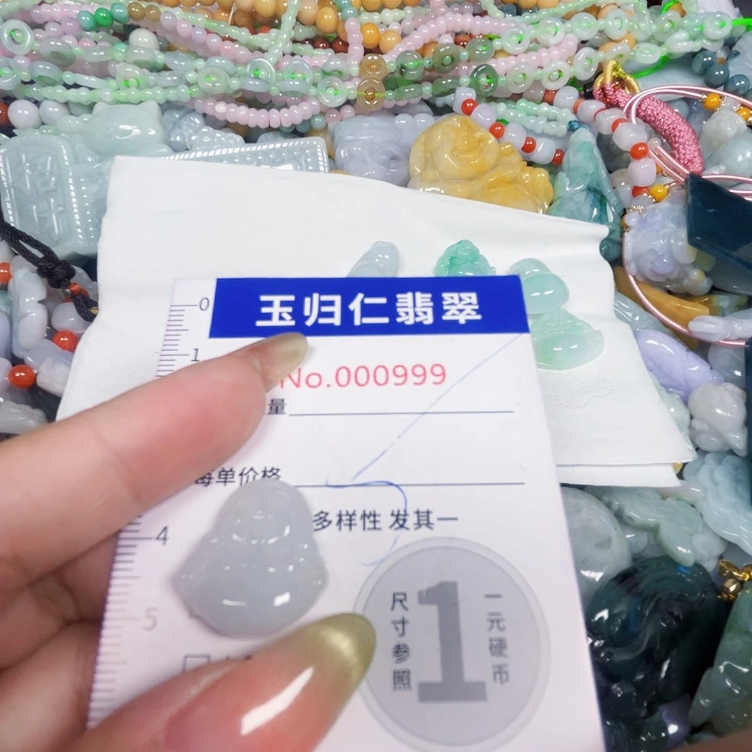 翡翠未镶嵌颈饰好