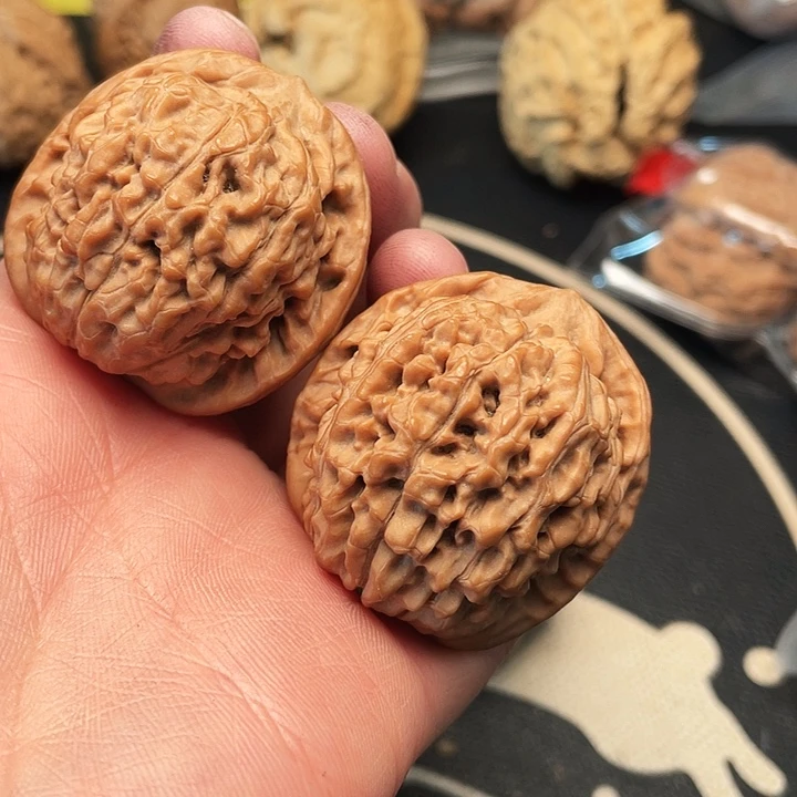 文玩核桃把件莲花虎头