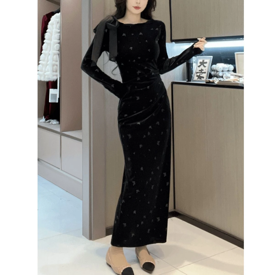 秋冬新款长袖飘带印花丝绒连衣裙秋冬气质修身直筒开叉压褶长裙女