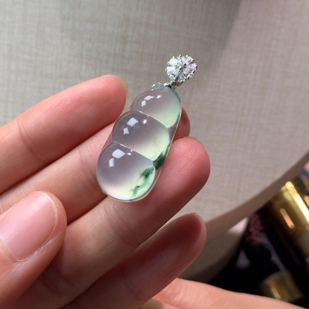 翡翠颈饰18K金镶嵌福豆