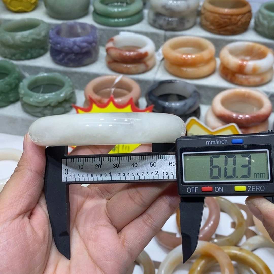 石英岩玉未镶嵌手镯