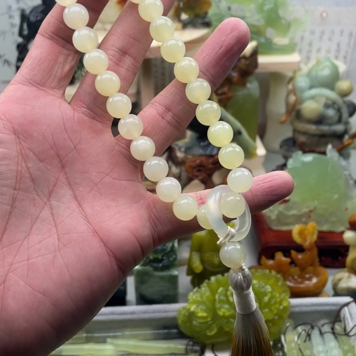 蛇纹石玉未镶嵌四大名玉手持