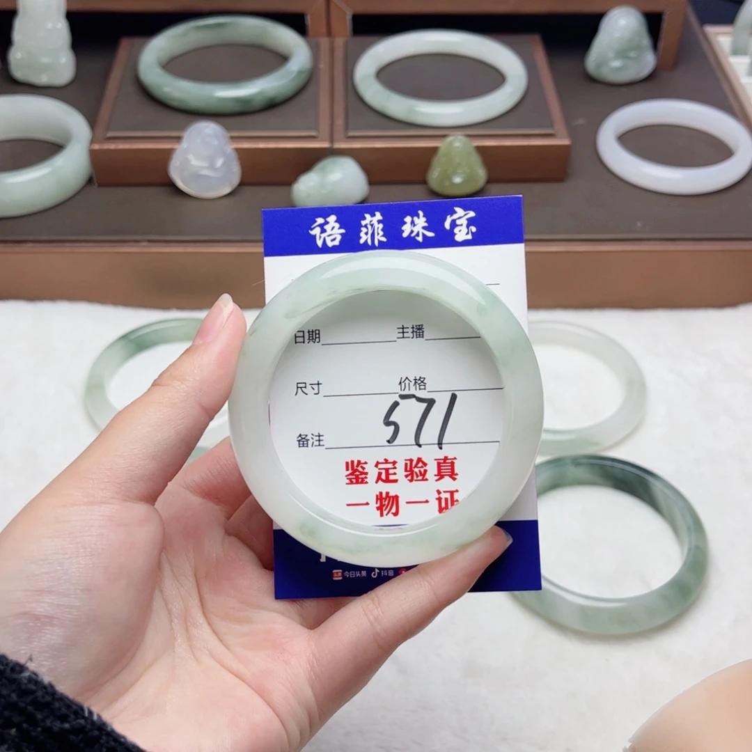 石英质玉手镯未镶嵌未*