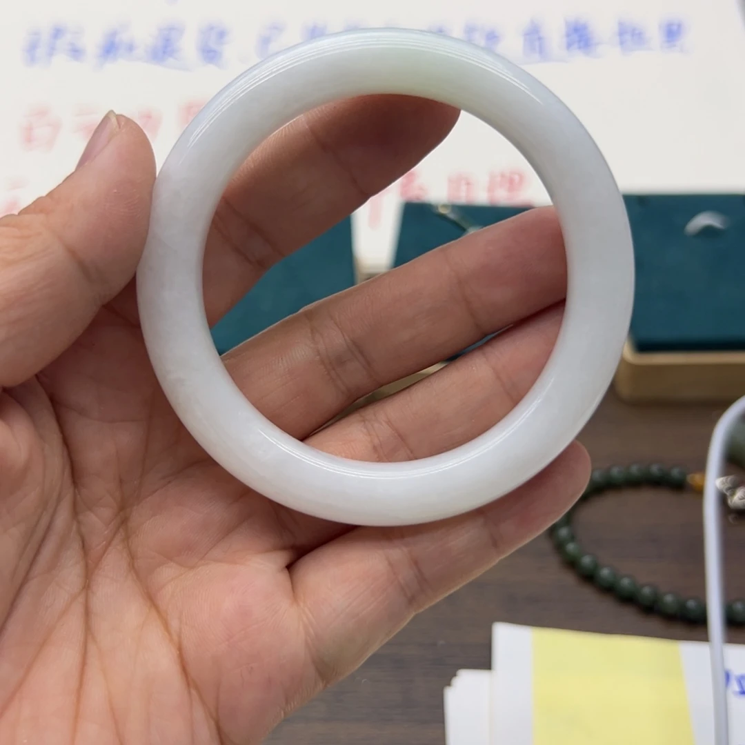 和田玉未镶嵌手镯56.9圈围152瑕