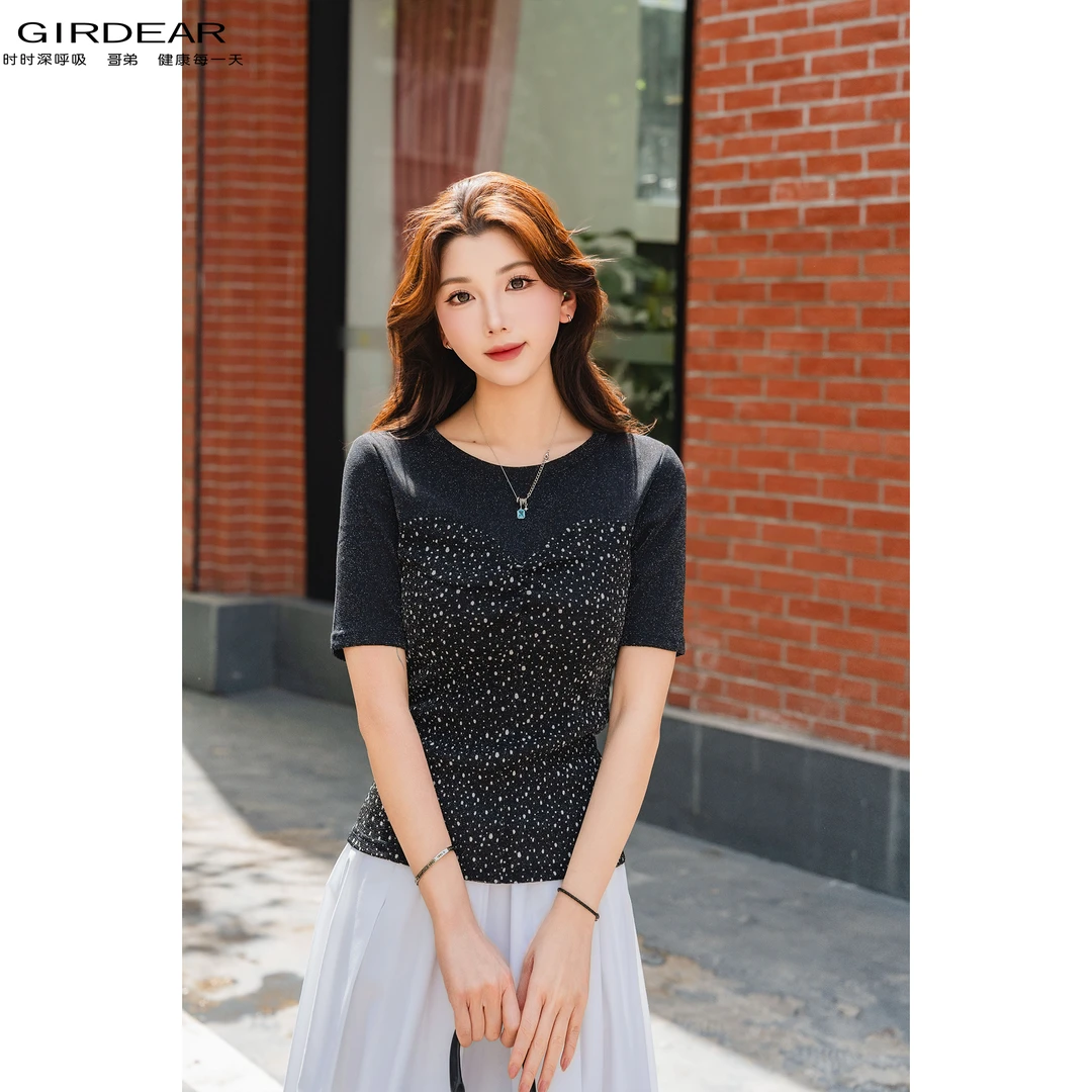GIRDEAR/哥弟春夏新款精致百搭圆领设计感夏季T恤1300906度假穿搭