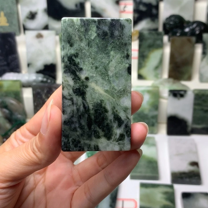 独山玉未镶嵌颈饰