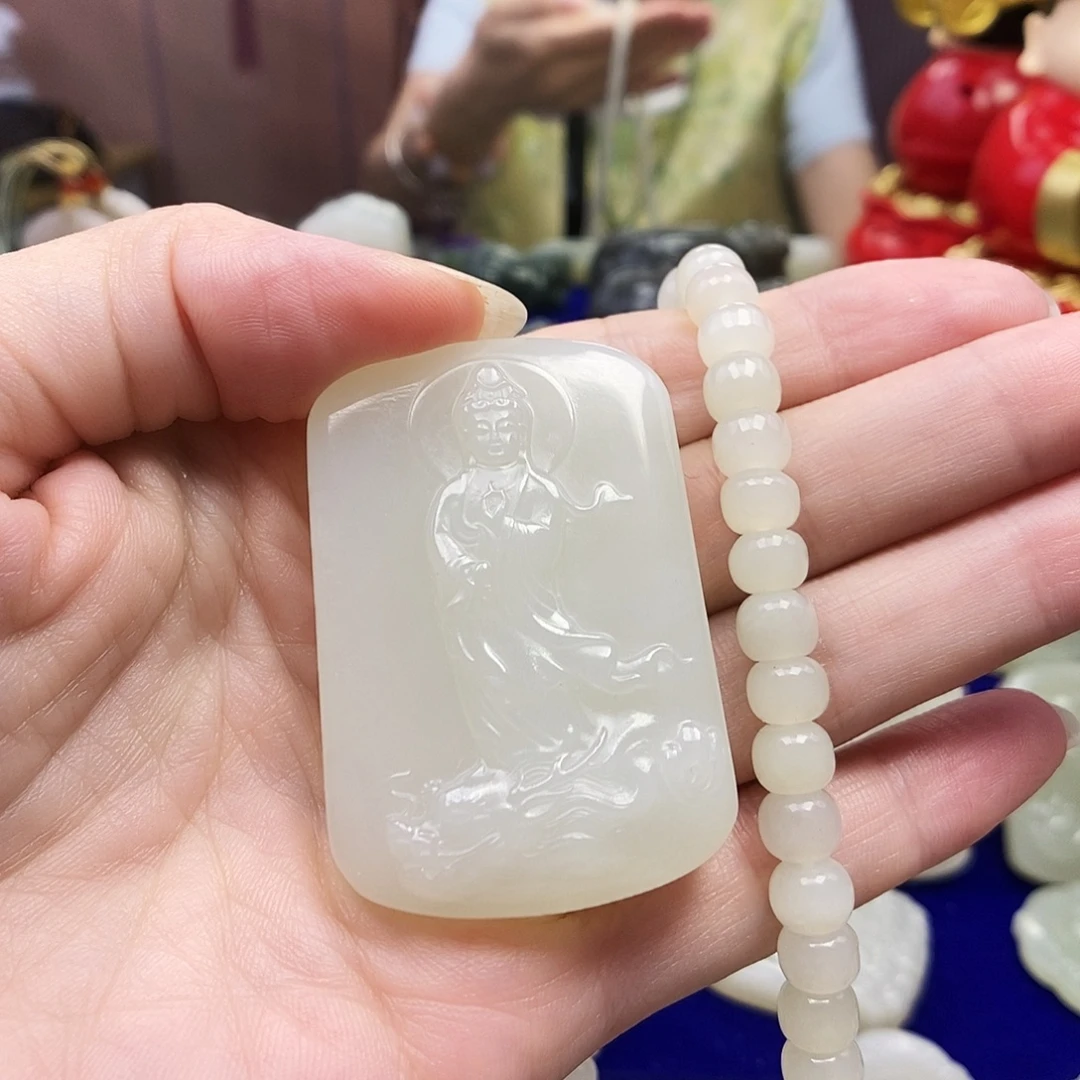 漂***主和田玉未镶嵌颈饰