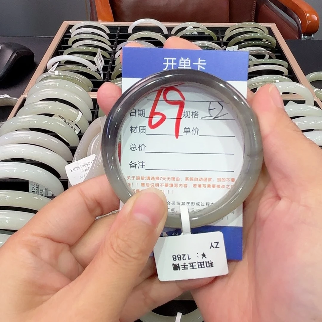 和田玉手镯未镶嵌