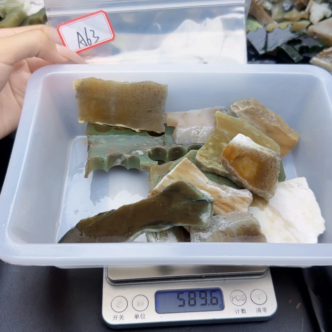 生***雨和田玉未镶嵌珠宝半成品