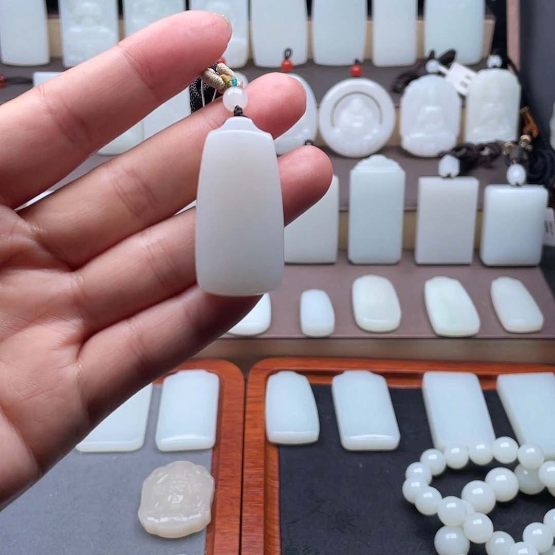 和田玉未镶嵌颈饰