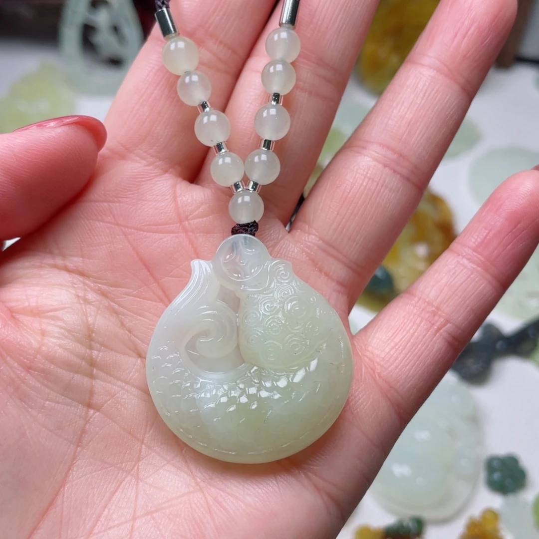 蛇纹石玉颈饰未镶嵌