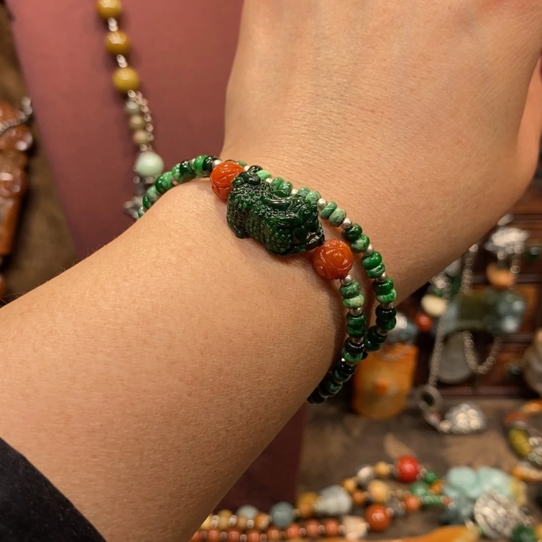 翡翠吊坠(赠链)未镶嵌