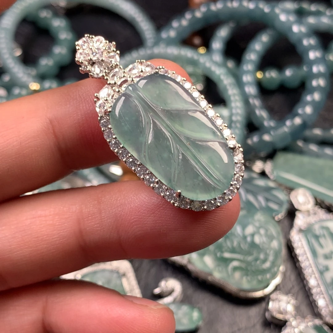 翡翠未镶嵌颈饰大叶子