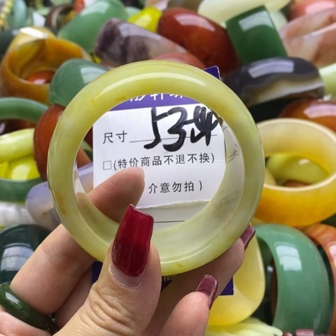 蛇纹石玉手镯未镶嵌