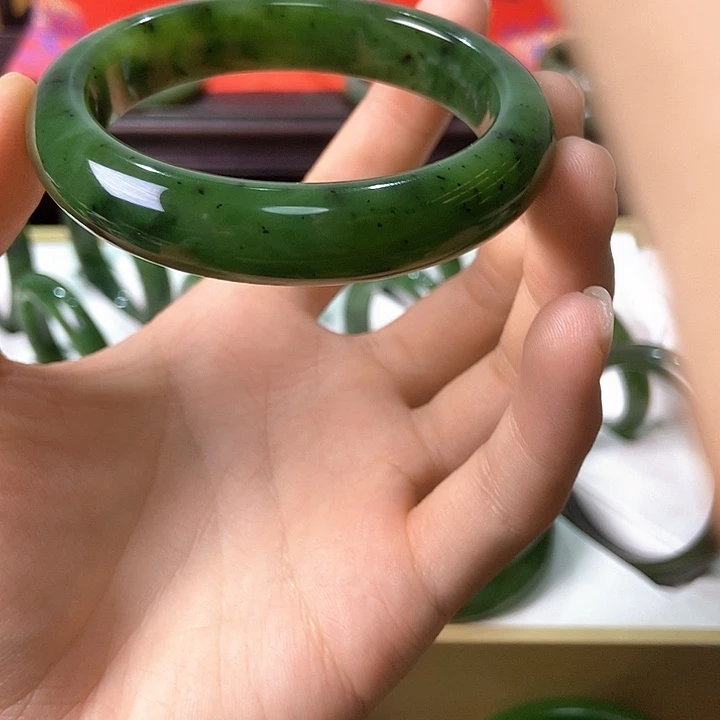 未镶嵌手镯和田玉（碧玉）