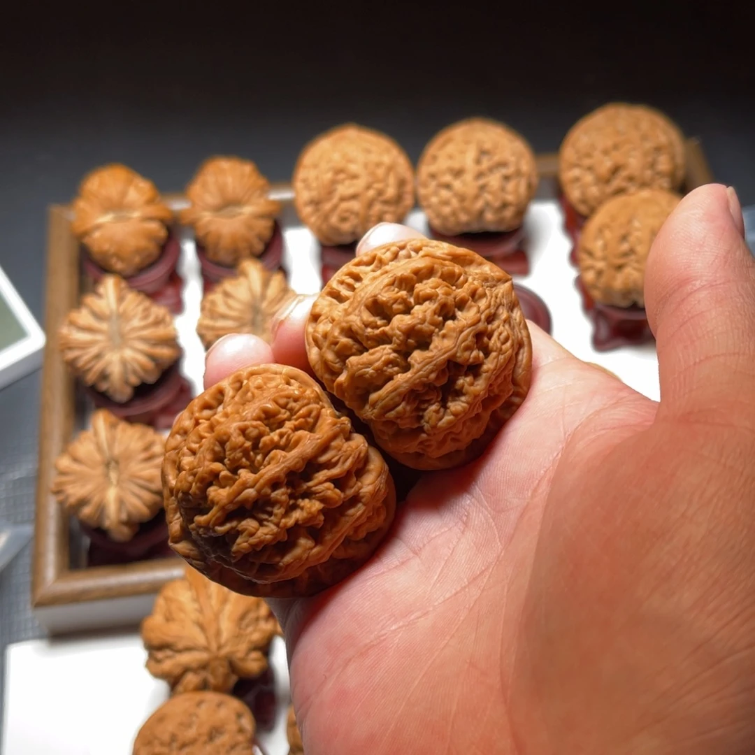 文玩核桃把件全品三角桃心大粗筋核桃尺寸46