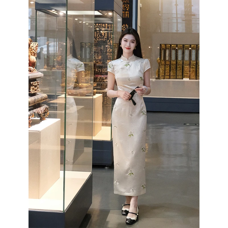 凌茜恣禾【茉痕】国风新中式杏色绿绣花裙温婉灵动修身显瘦春夏旗袍