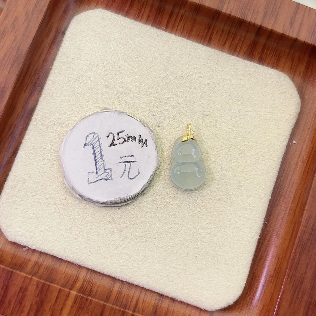 在***-翡翠18K金镶嵌项链葫芦