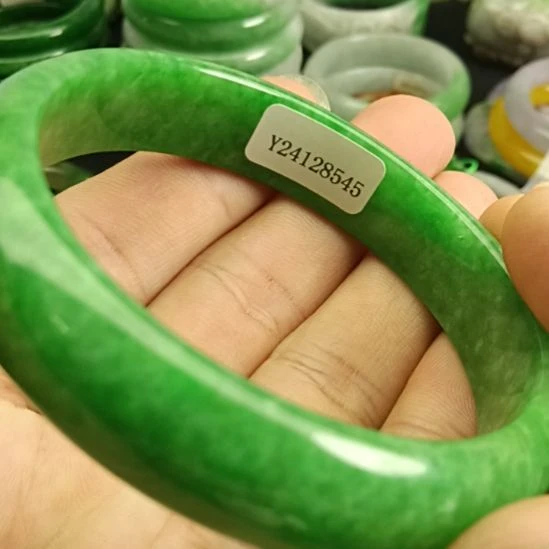 翡翠颈饰未镶嵌j**丽