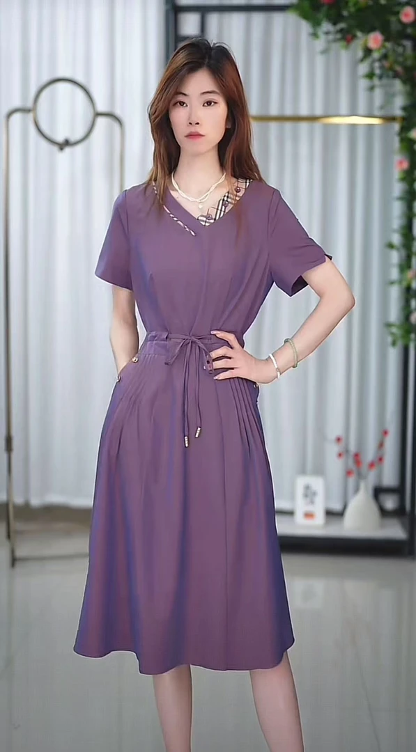 C221-C休闲百搭显瘦连衣裙舒适大气简约减龄遮屁时尚高端气质