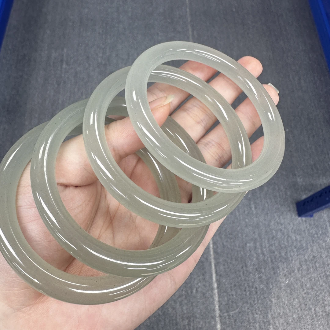 小帅的珠宝仓—精美浅冰晴美人条手镯多样性发一