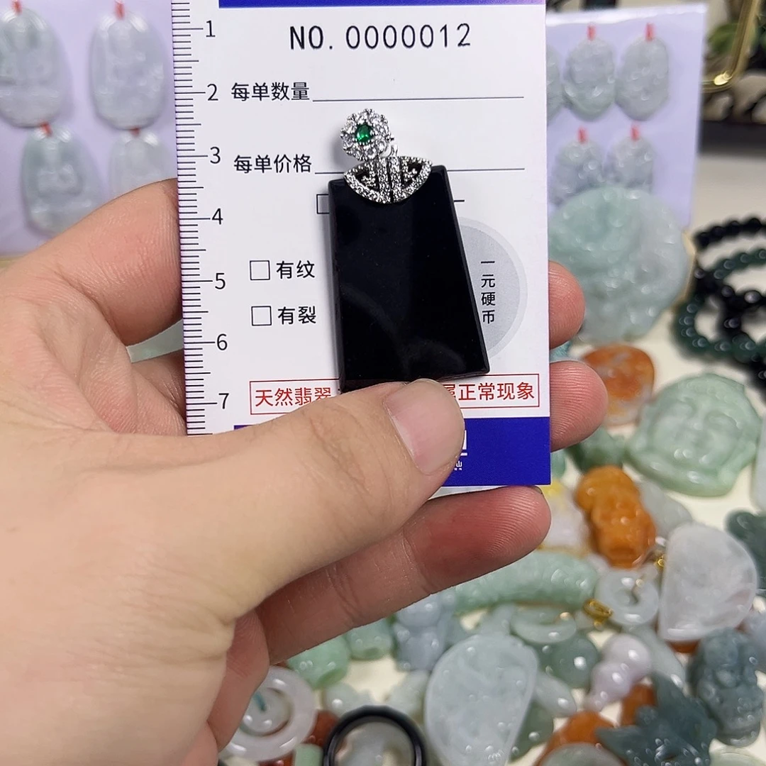 翡翠未镶嵌颈饰hhh