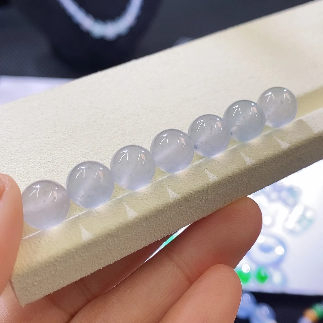 未镶嵌挂件翡翠多样发其一