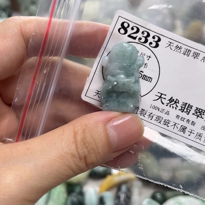翡翠未镶嵌颈饰8233