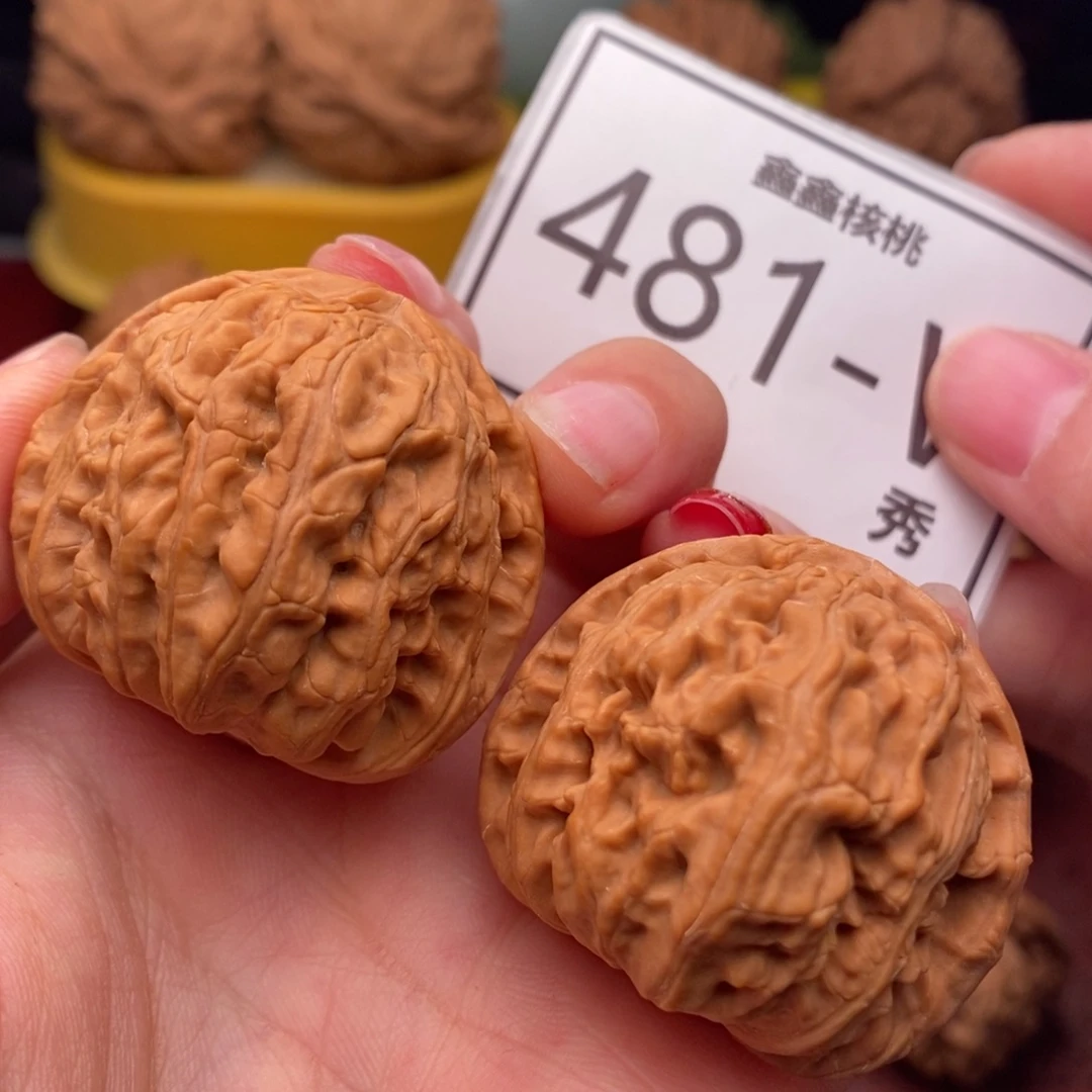 小***子把件桃核白狮子38……