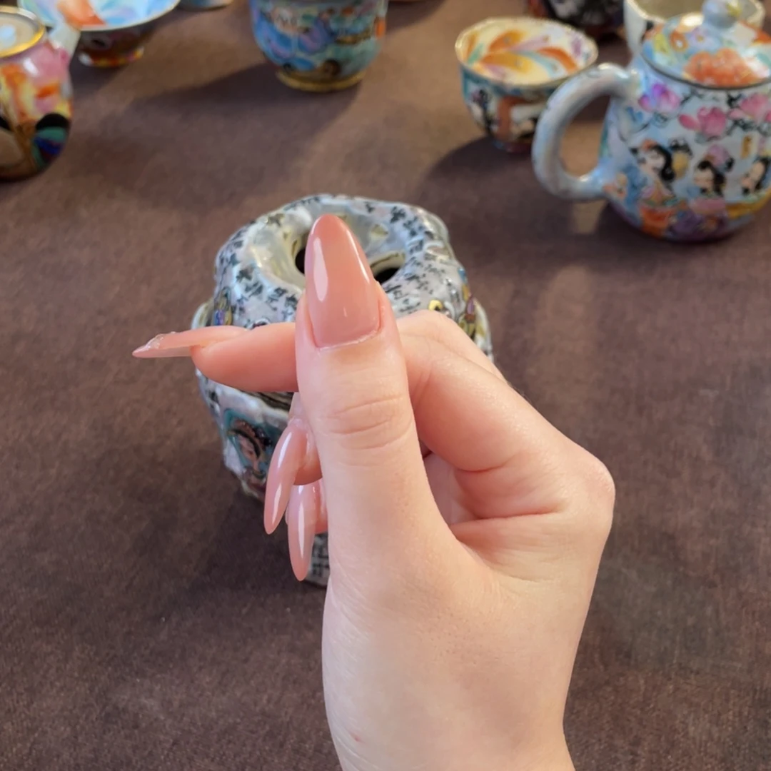 如***马杯子里面还有好多