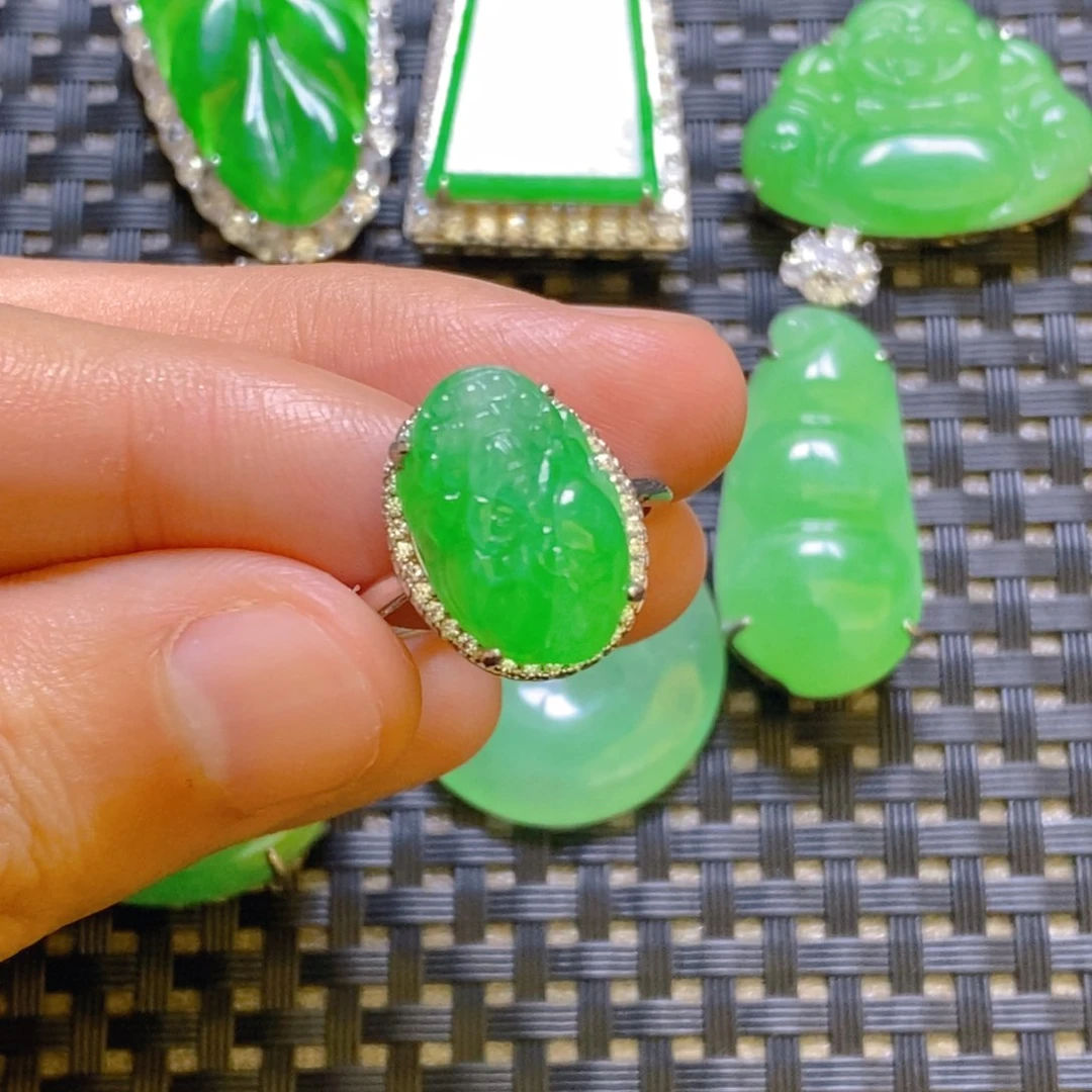 翡翠颈饰银S925镶嵌戒指