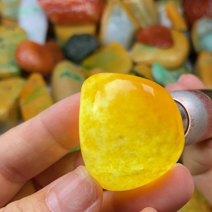 翡翠未镶嵌颈饰缅甸