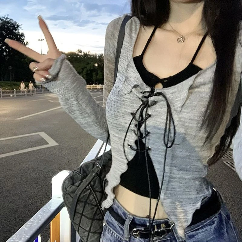 2552#辣式小心机 吊带外搭开衫女早秋薄款甜辣设计感小众针织上衣