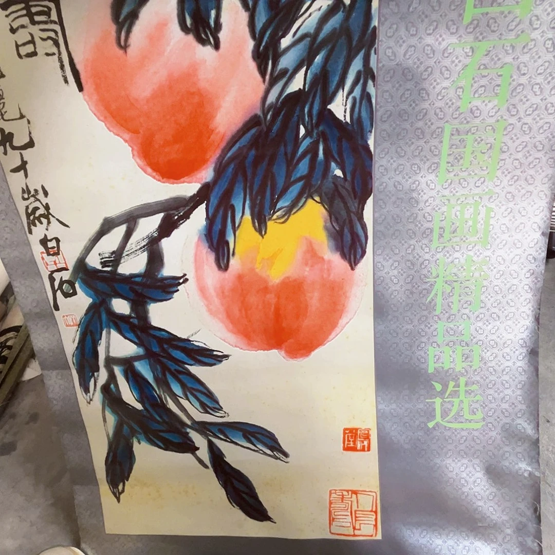 摆件，破损，水渍，轴坏都是正常的印刷的挂历