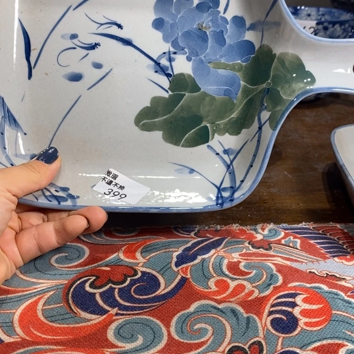景德镇手绘荷花微瑕盘子
