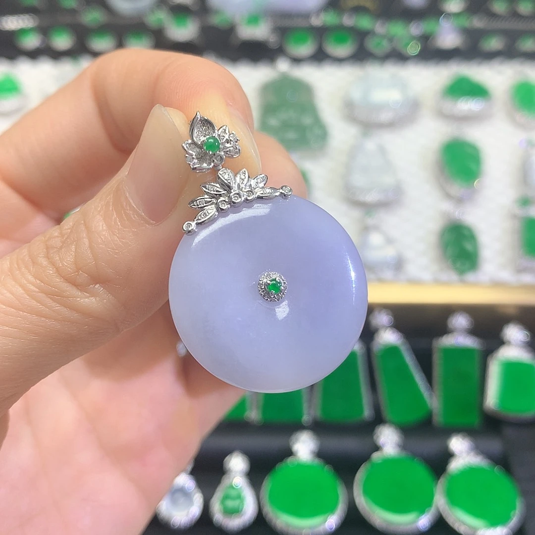 颈饰18K金镶嵌翡翠吊坠