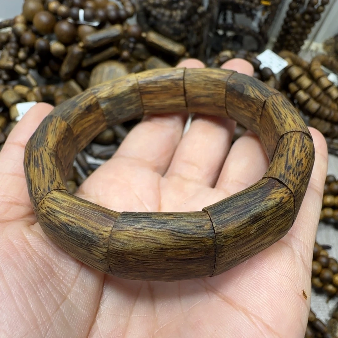 沉香手串乌身多样性发货一条卡17-19克