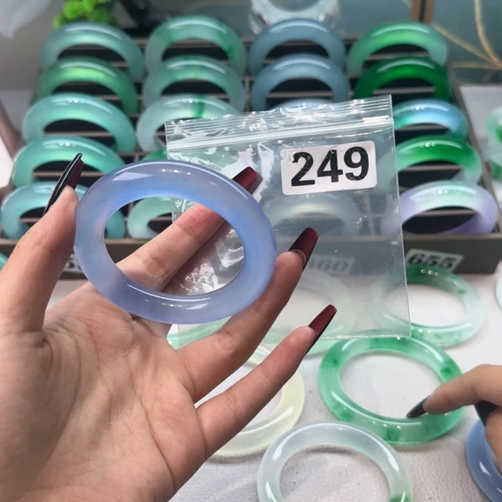 玉奶**i时尚飘花手镯249